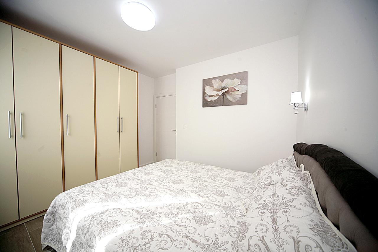Sea Star Apartment Dobra Voda Exterior foto