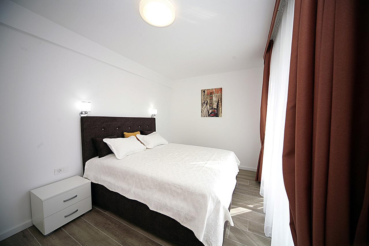 Sea Star Apartment Dobra Voda Exterior foto