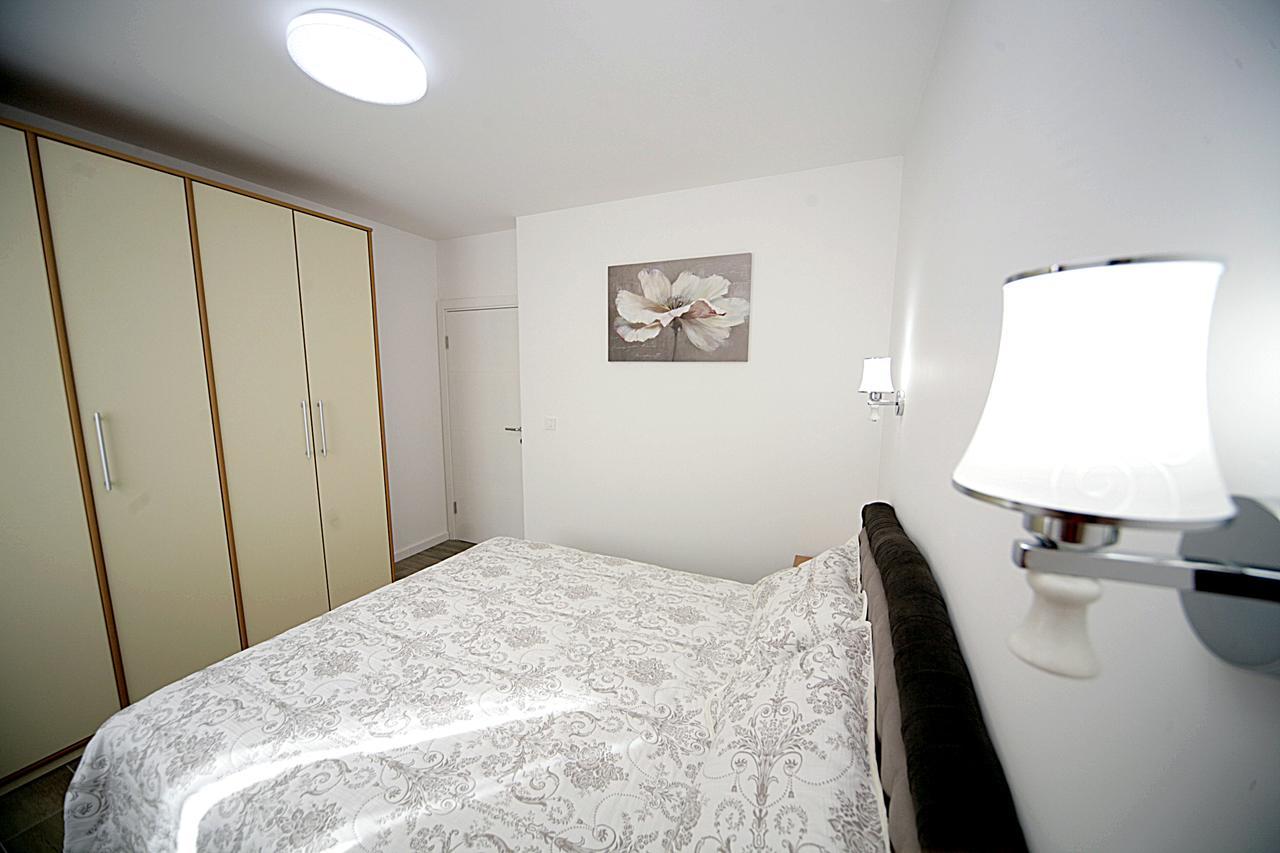 Sea Star Apartment Dobra Voda Exterior foto